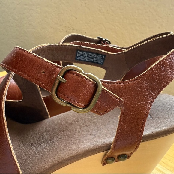 NWOT UGG Brown Leather Nadia Studded Clog Sandal Heels in Size 9 - Picture 3 of 9